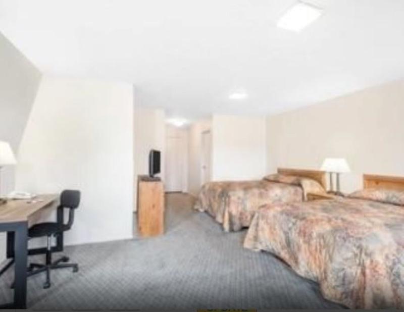 Travelodge By Wyndham New Philadelphia Exterior photo